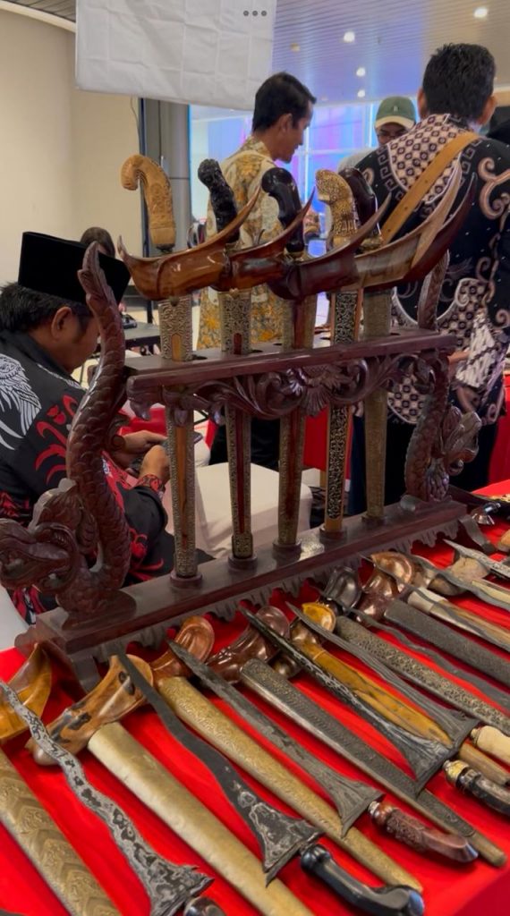 keris 8